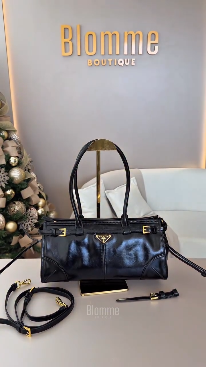 High-Gloss Black Handbag PR