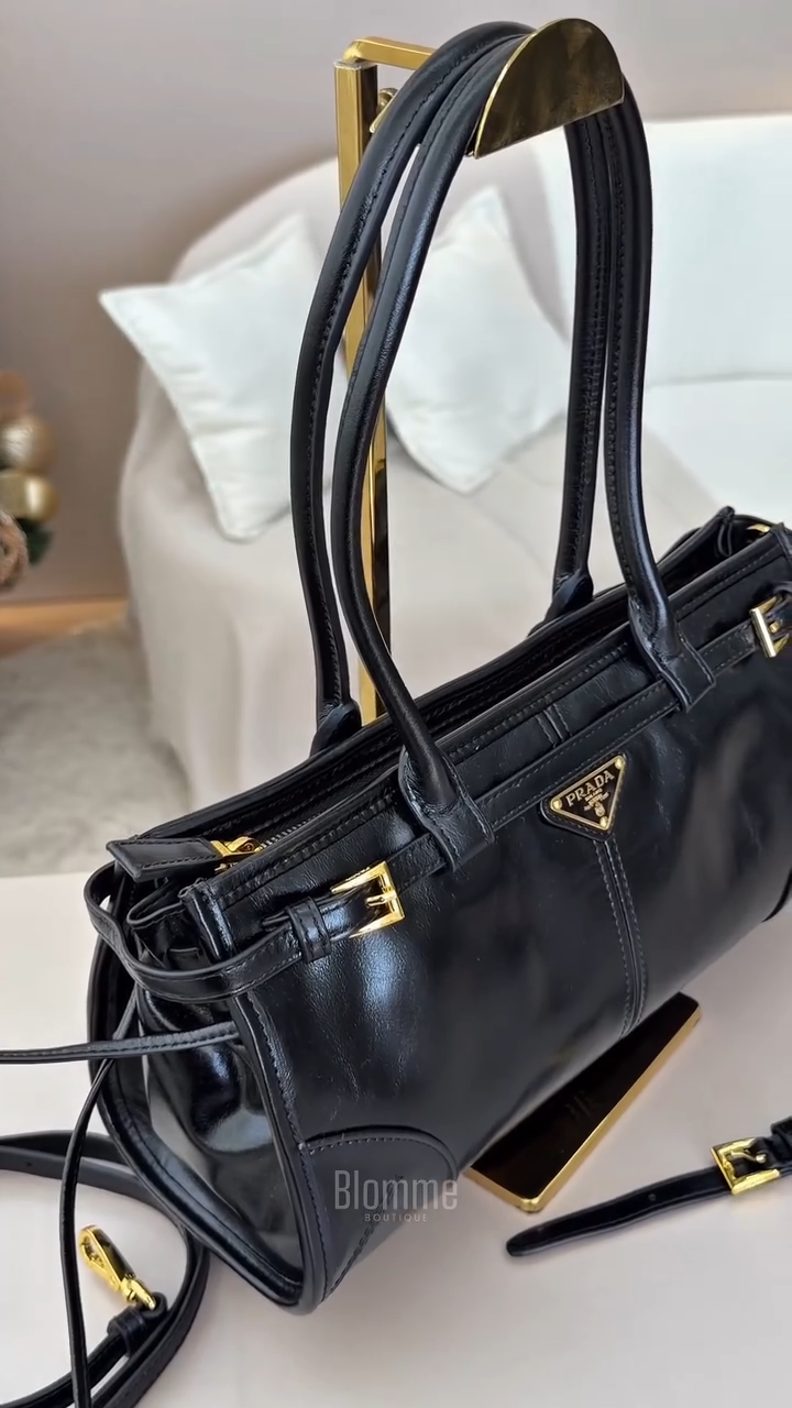 High-Gloss Black Handbag PR